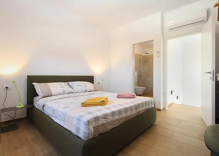 Lovor 2351 度假居 Valbandon