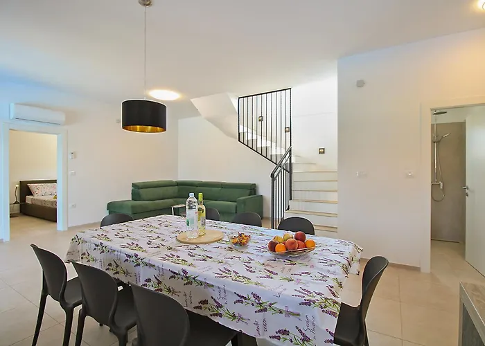 Dom wakacyjny Lovor 2351 Valbandon