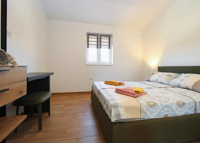 Lovor 2351 Valbandon