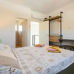 Будинок відпочинку Lovor 2351 *