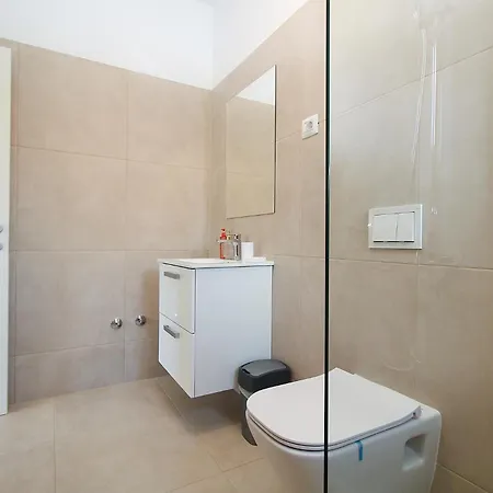 Lovor 2351 Semesterbostad *