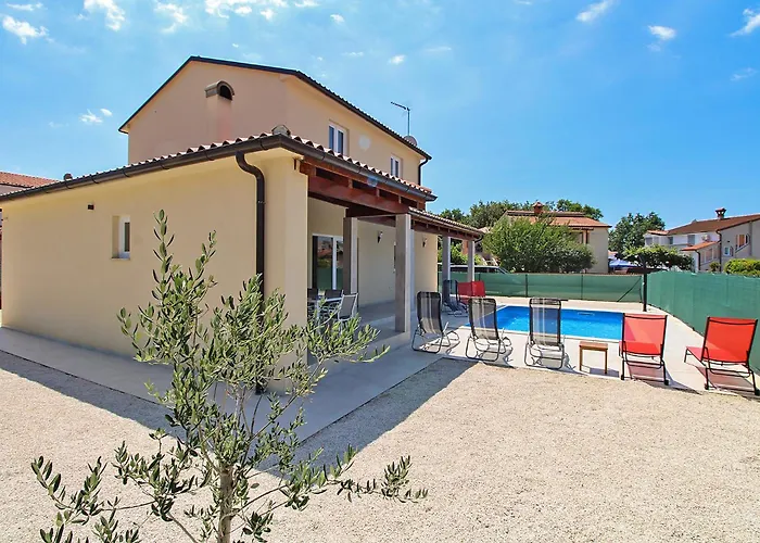 Holiday home Lovor 2351 Valbandon