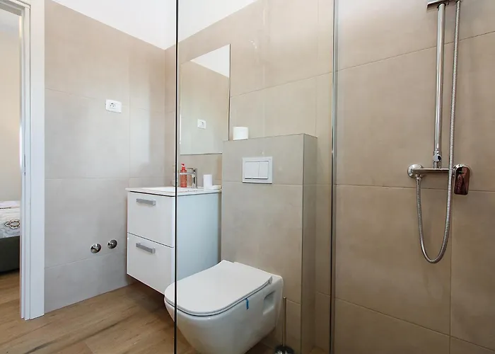 Lovor 2351 Valbandon