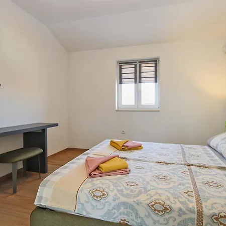 Lovor 2351 Holiday home