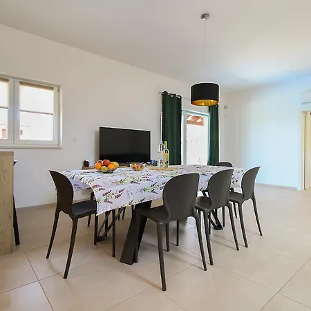 Lovor 2351 Valbandon