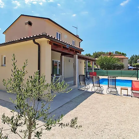 Holiday home Lovor 2351 Valbandon