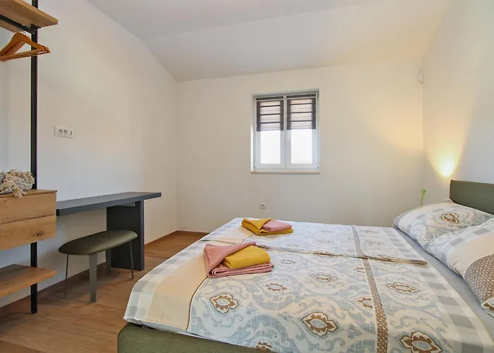 Lovor 2351 Holiday home