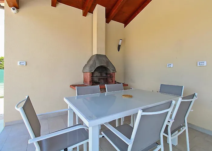 Holiday home Lovor 2351 Valbandon